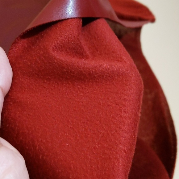 Zaraknit| Burgundy Sleeveless Vegan Leather Top With Acrylic Nylon Blend Back - Picture 4 of 10